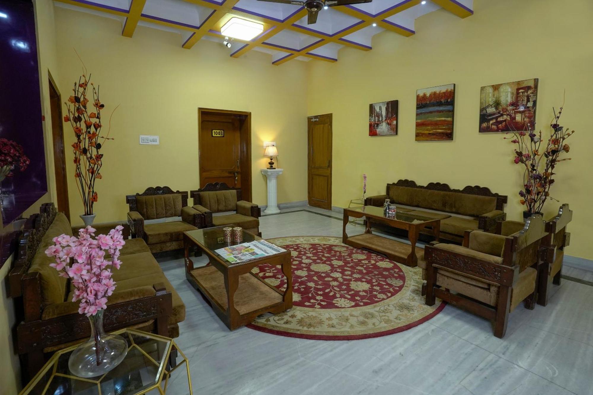 SPOT ON 66069 Nanki Palace Ajmer Bagian luar foto